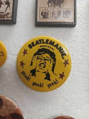 MACARON VINTAGE THE BEATLES - BEATLEMANIE MONTREAL