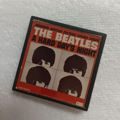 MACARON VINTAGE THE BEATLES ALBUM A HARD DAY&#39;S NIGHT