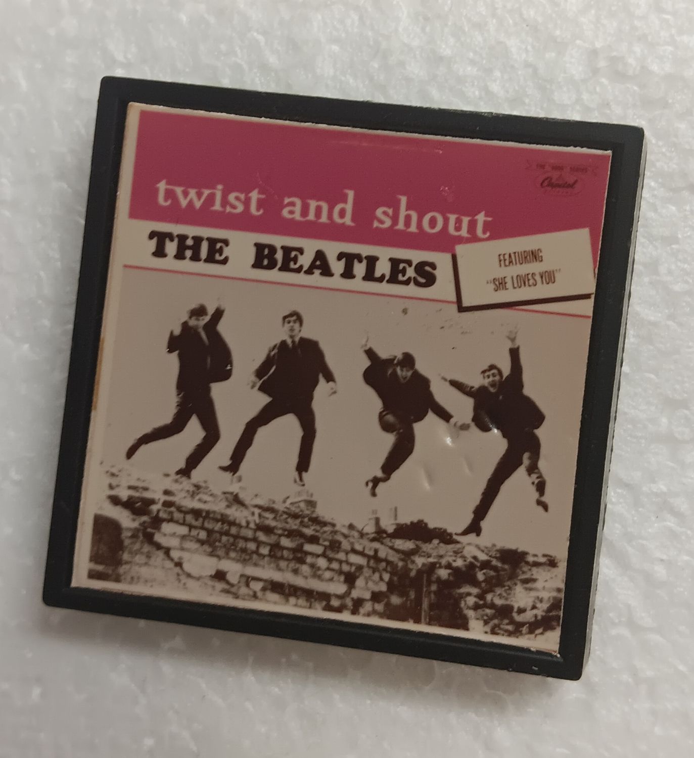 MACARON VINTAGE THE BEATLES ALBUM TWIST AND SHOUT