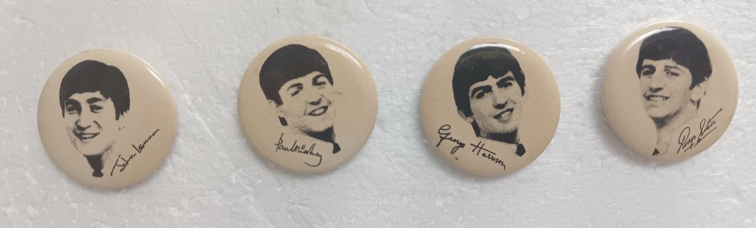 MACARONS VINTAGE THE BEATLES (LOT DE 4)