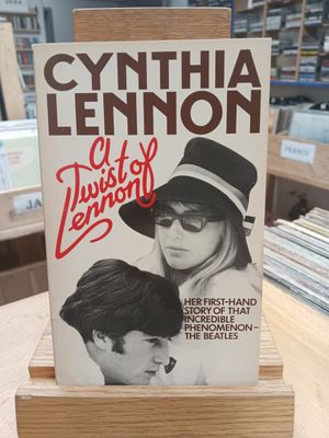 CYNTHIA LENNON - A TWIST OF LENNON (LIVRE)