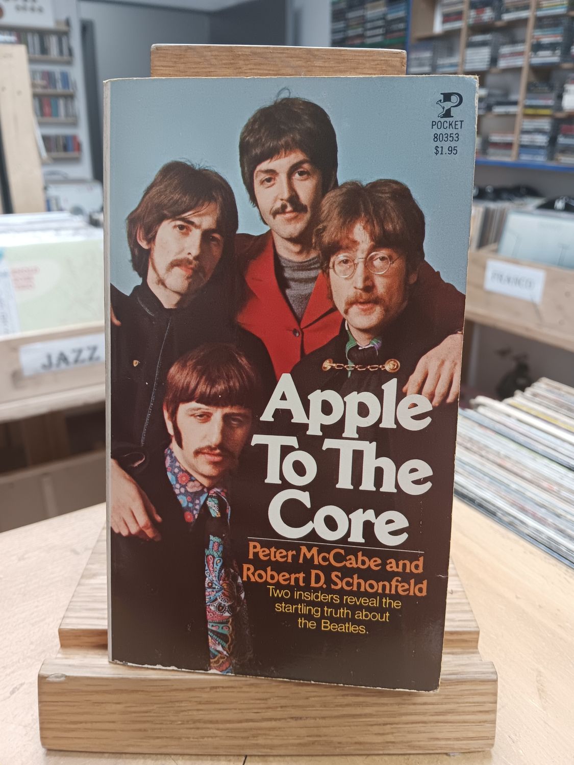PETER McCABE &amp; ROBERT D. SCHONFELD - THE BEATLES APPLE TO THE CORE (LIVRE)