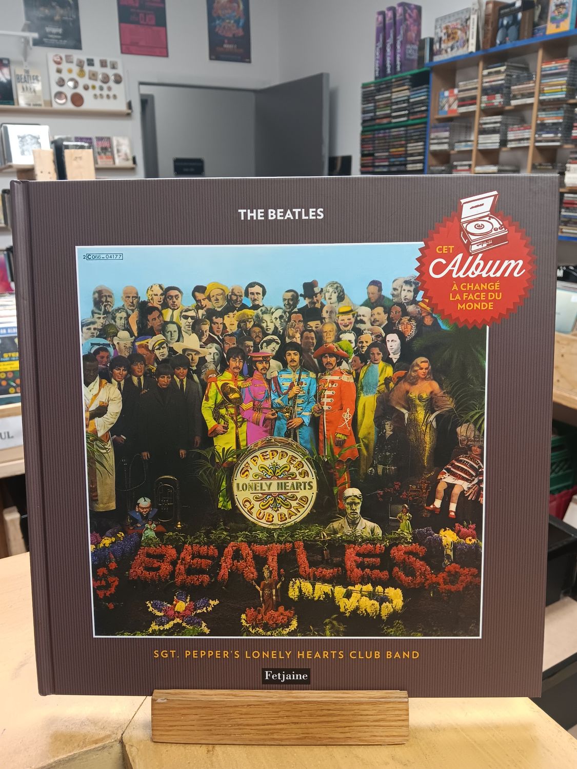 THE BEATLES SGT PEPPER&#39;S LONELY HEARTS CLUB BAND (LIVRE)