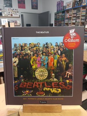 THE BEATLES SGT PEPPER&#39;S LONELY HEARTS CLUB BAND (LIVRE)