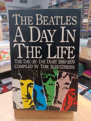 TOM SCHULTHEISS - THE BEATLES A DAY IN THE LIFE (LIVRE)