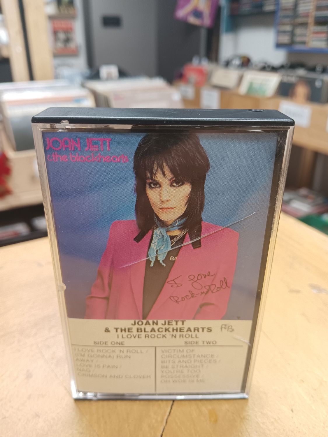 JOAN JETT &amp; THE BLACKHEARTS - I LOVE ROCK N ROLL (CASSETTE)