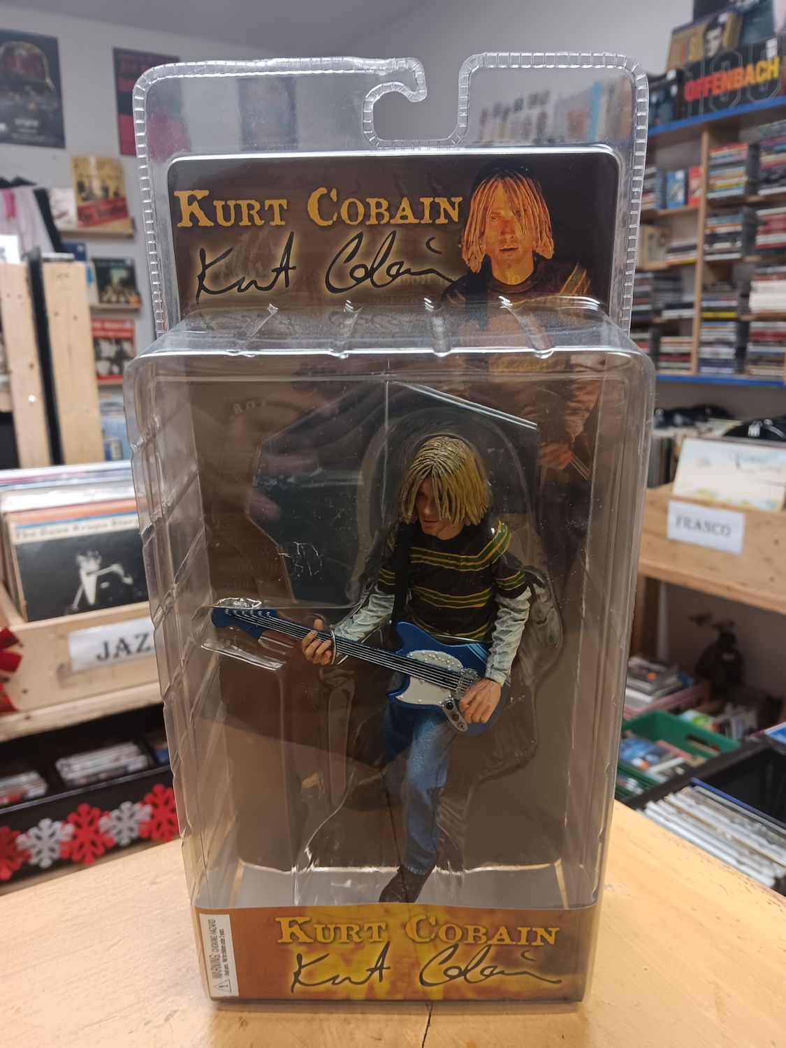 KURT COBAIN SMELLS LIKE TEEN SPIRIT FIGURINE NECA 2006