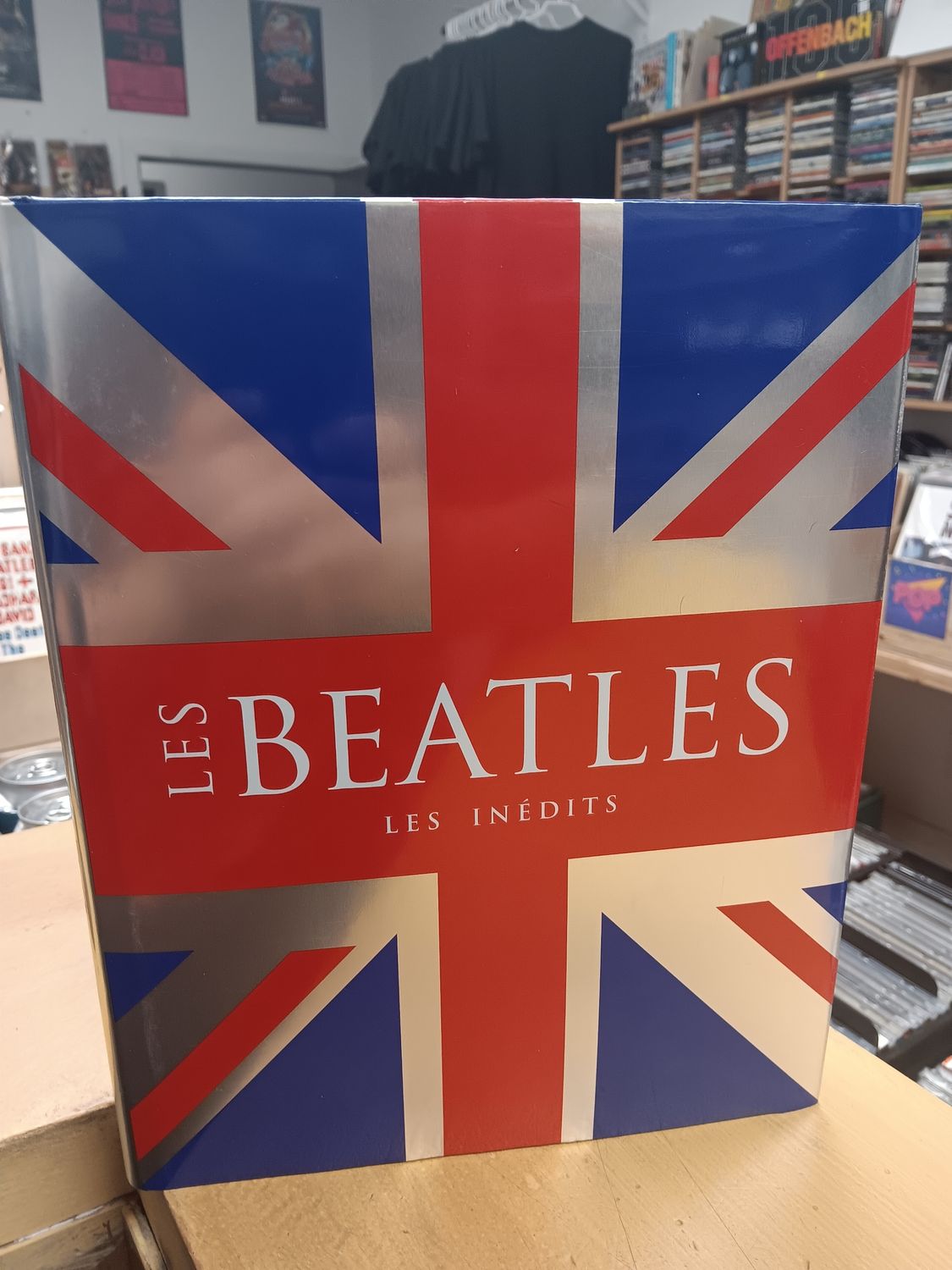 LES BEATLES LES INÉDITS (LIVRE)