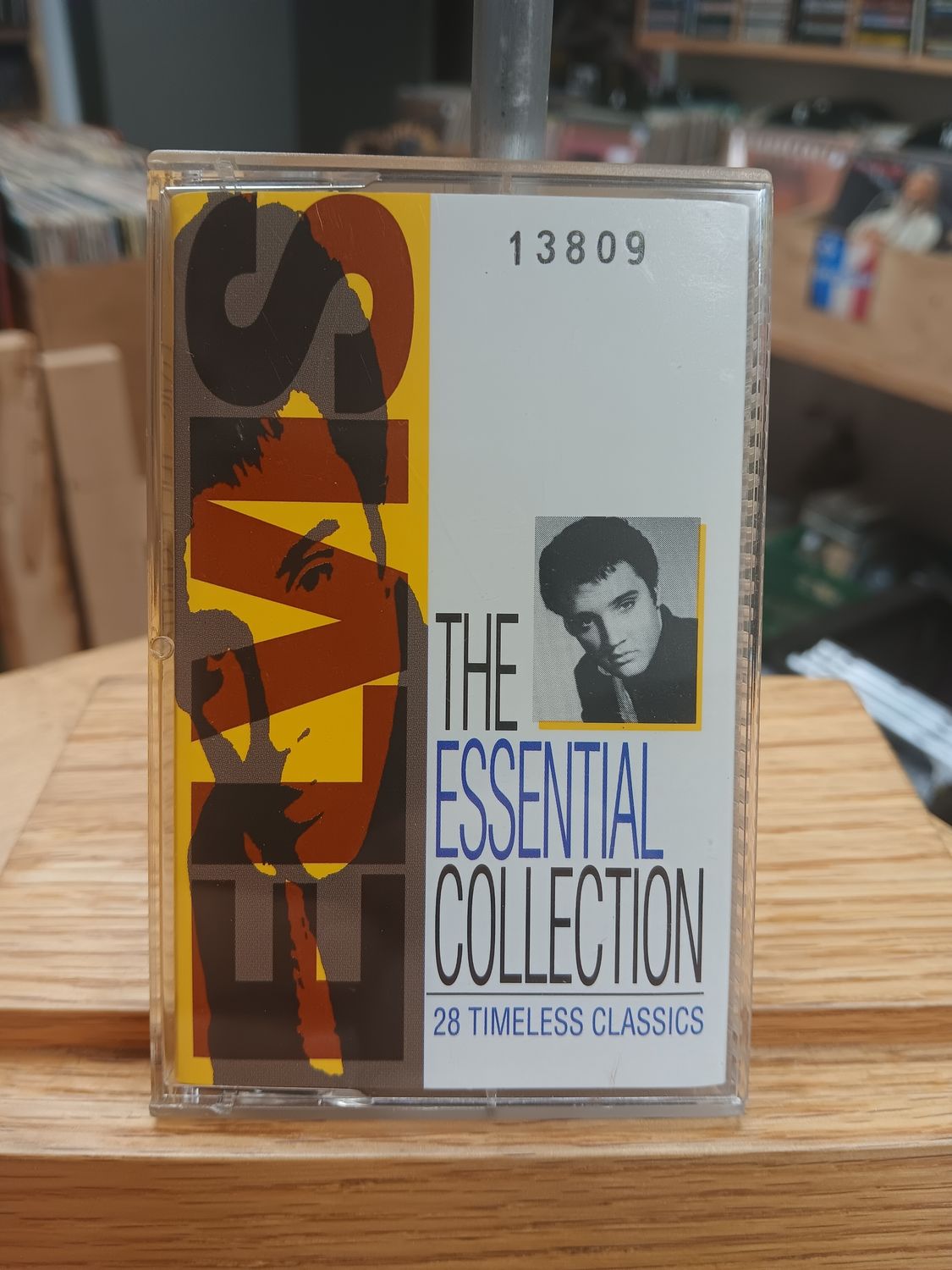 ELVIS PRESLEY - THE ESSENTIAL COLLECTION (CASSETTE)