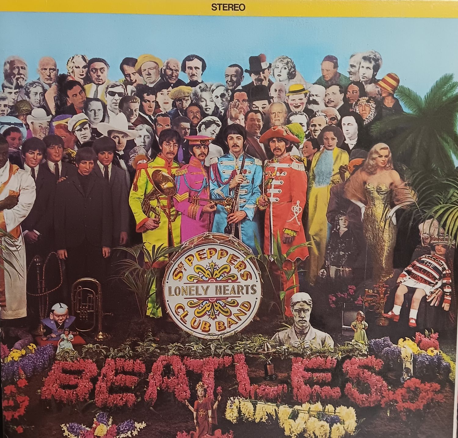 THE BEATLES - SGT PEPPER'S LONELY HEARTS CLUB BAND