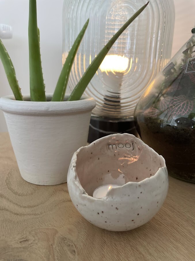 Theelichthouder - Bolletje vol - glazuur: blozen/sproetjes Theelichthouder - Bolletje vol - glazuur: blozen/sproetjes