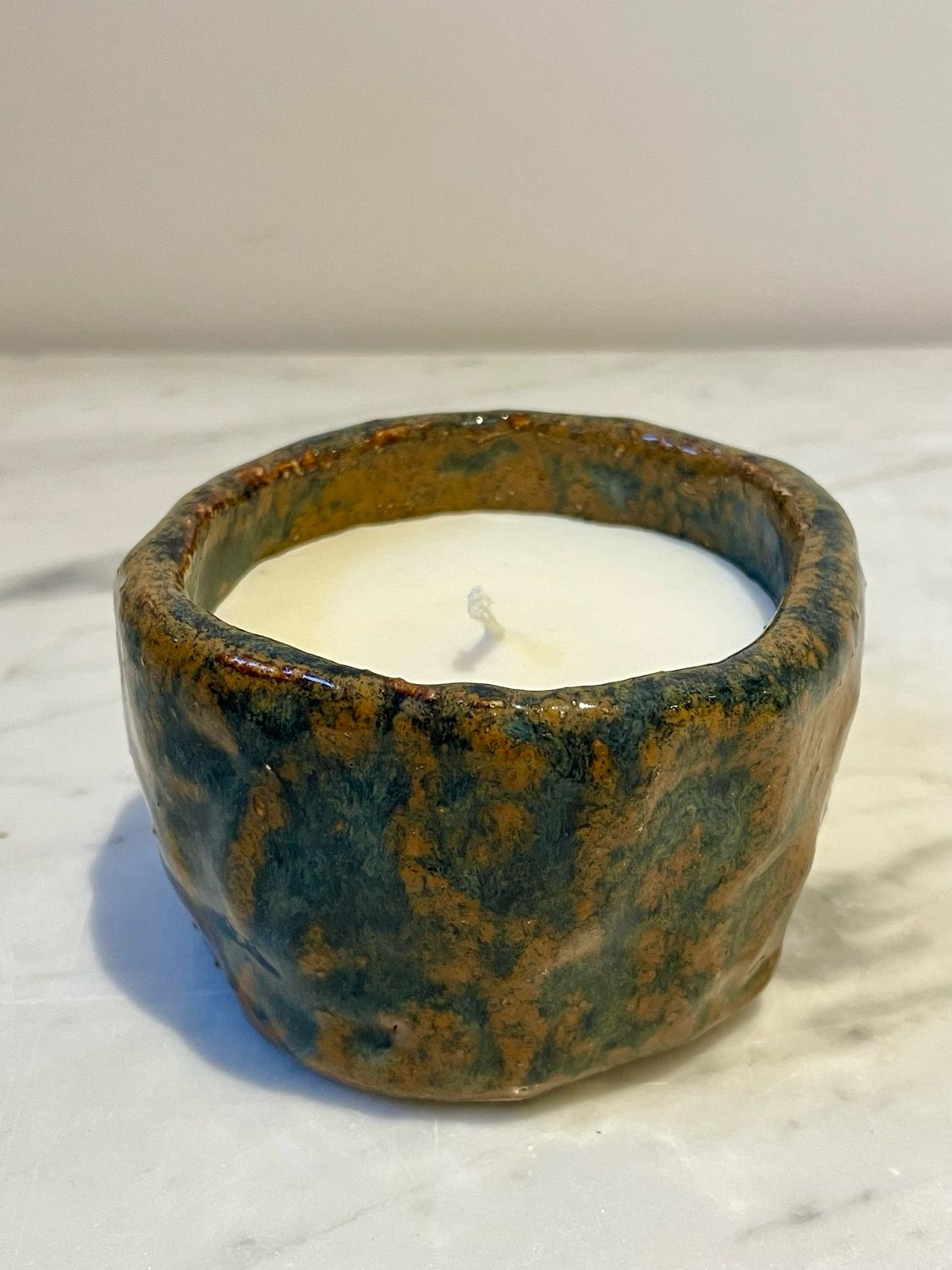 Speelse Pot met Kaars (zonder geur) - Glazuur: Retro