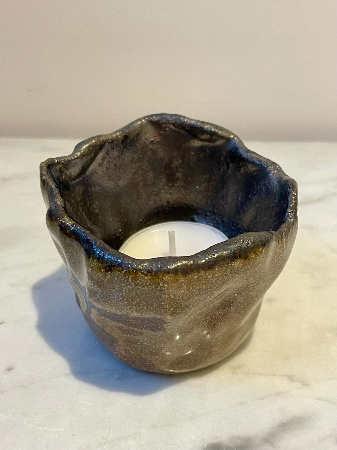 Theelichthouder /speelse pot - Glazuur: Brons