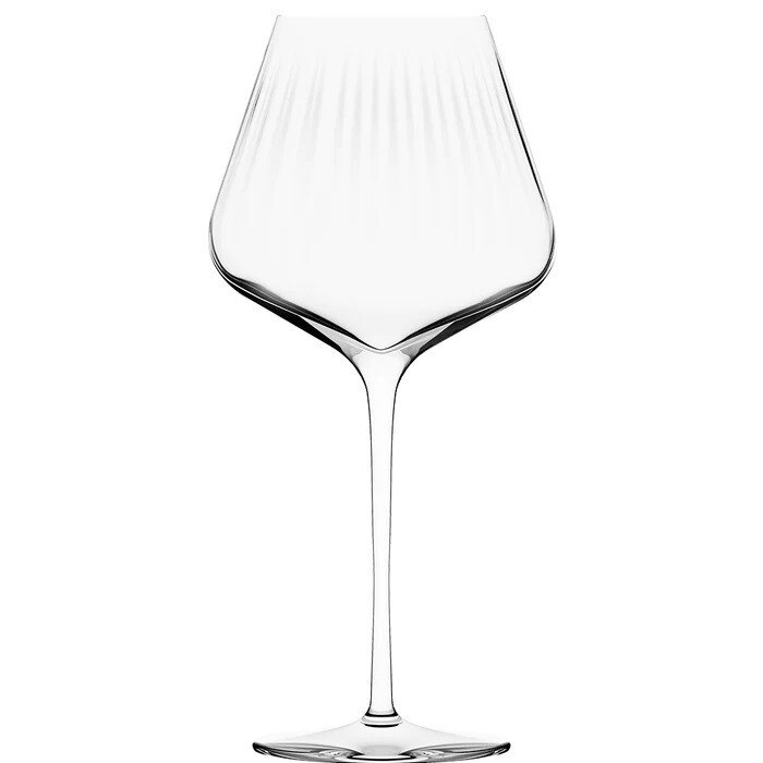 Bourgogne vinglas på hvid baggrund