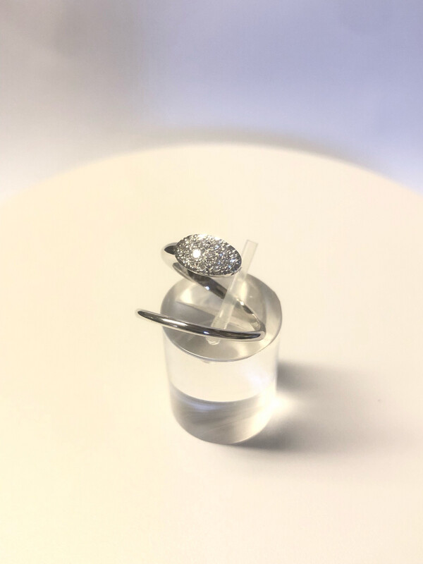 Anello serpente con pavé 