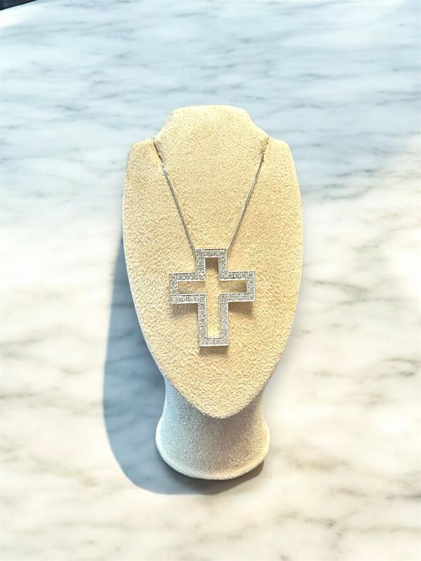 Collana con croce pendente