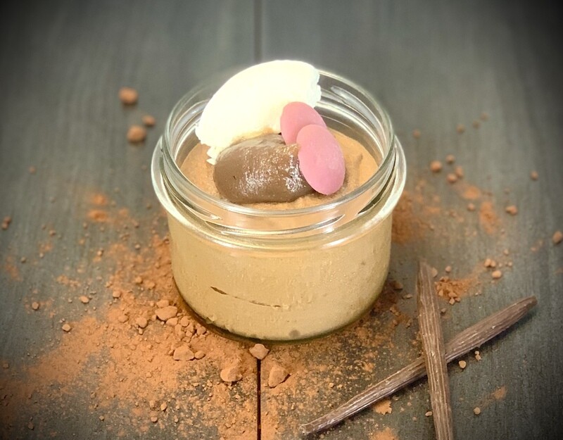 Mousse au chocolat maison, crème de marrons &amp; crème fouettée sans sucre