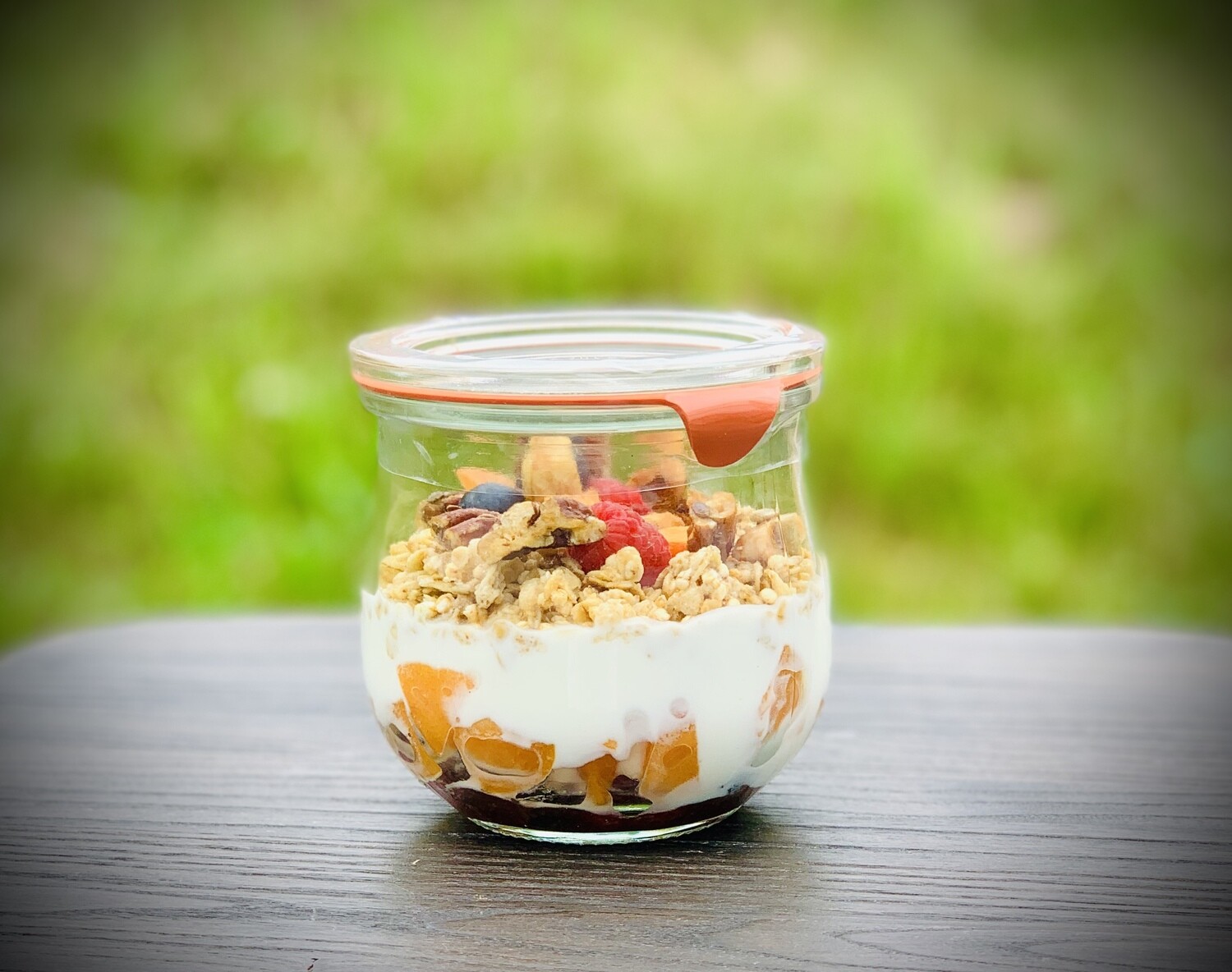 Yaourt fermier, muësli granola d’Eté