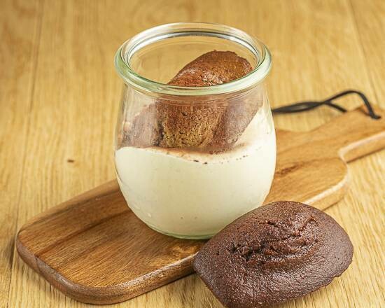 Traditionnel tiramisu maison au café