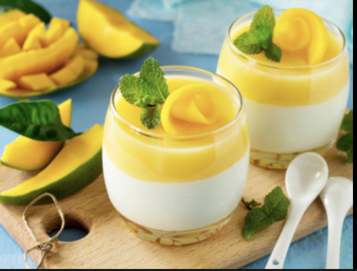 Panna cotta Vegan, noix de coco &amp; purée de mangue