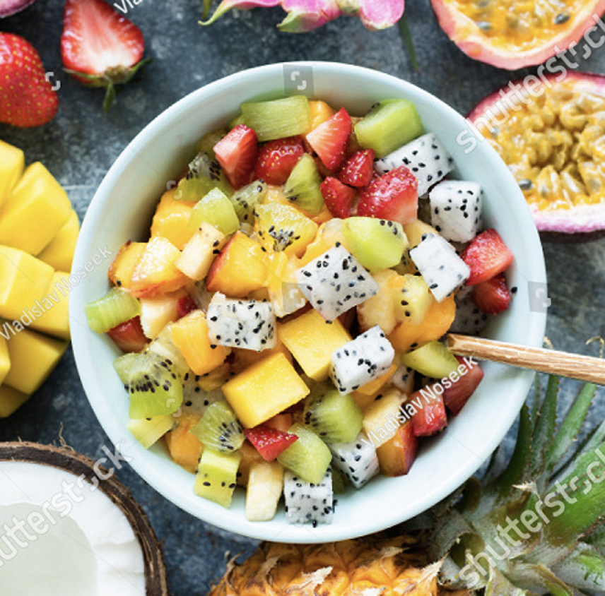 salade exotique mangue ou papaye, fruits de la passion, kiwi, coco, graines de grenades
