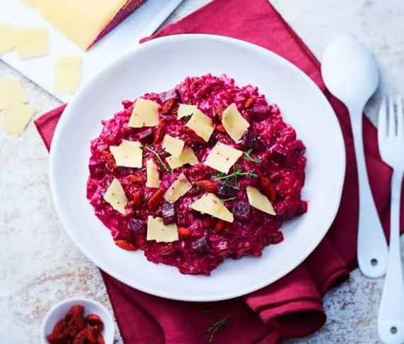 Risotto à la betterave et son cœur de gorgonzola fondu, noisette effilé torréfié