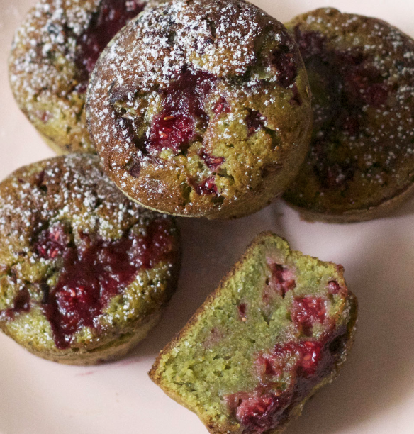 Mini cake thé matcha framboise sans gluten