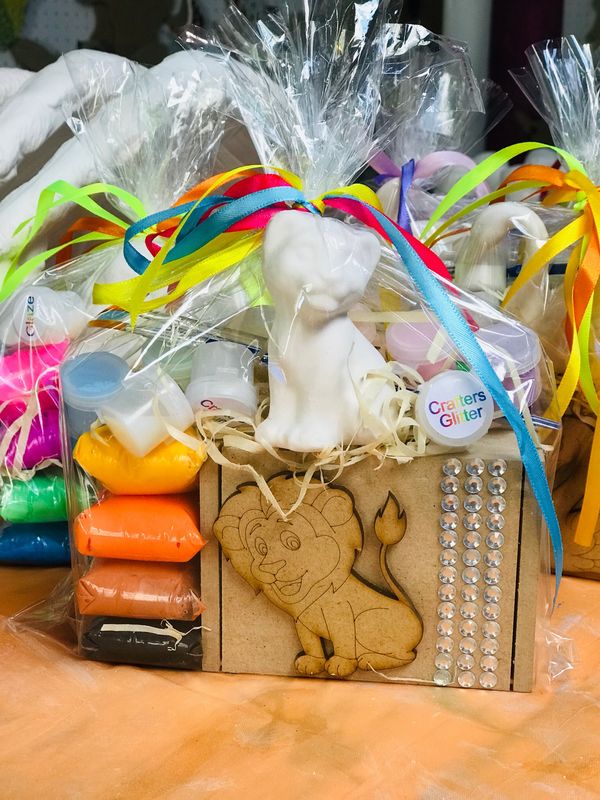 Lion Ceramic Box &amp; Clay Kit