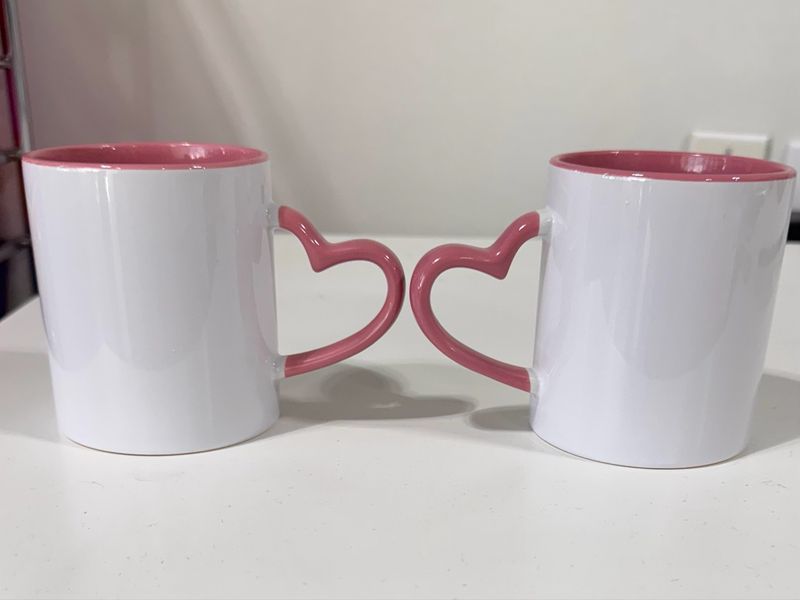 Taza de cerámica para sublimación con mango de corazón 