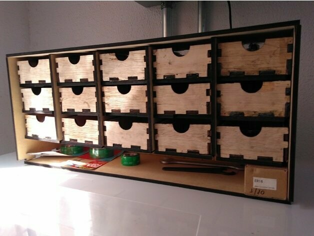 Box für die Werkstatt Maße 75x120x37,5 8stk Box für die Werkstatt Maße 75x120x37,5 8stk