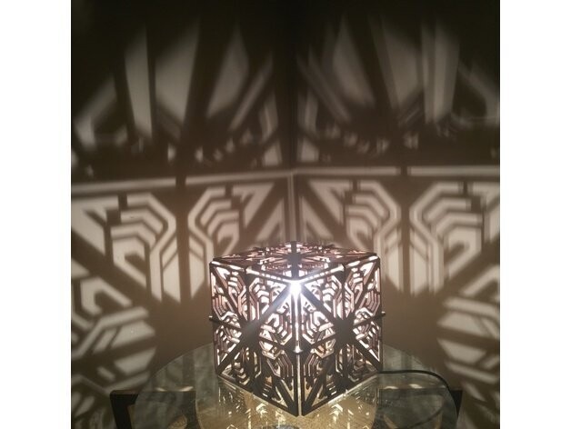 Moderne Tischlampe mit einzigartigem Designe Moderne Tischlampe mit einzigartigem Designe