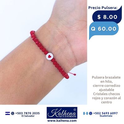 Pulsera brazalete hilo, cristales checos rojo intenso y corazón al centro
