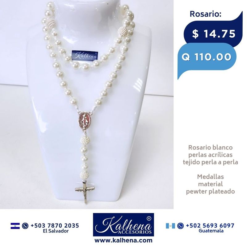 Rosario perlas acrílicas blancas Medallas plateadas en pewter Rosario perlas acrílicas blancas Medallas plateadas en pewter