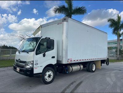 2018 HINO 195 W/20'FT BOX WITH STEEL TUCK AWAY LIFTGATE