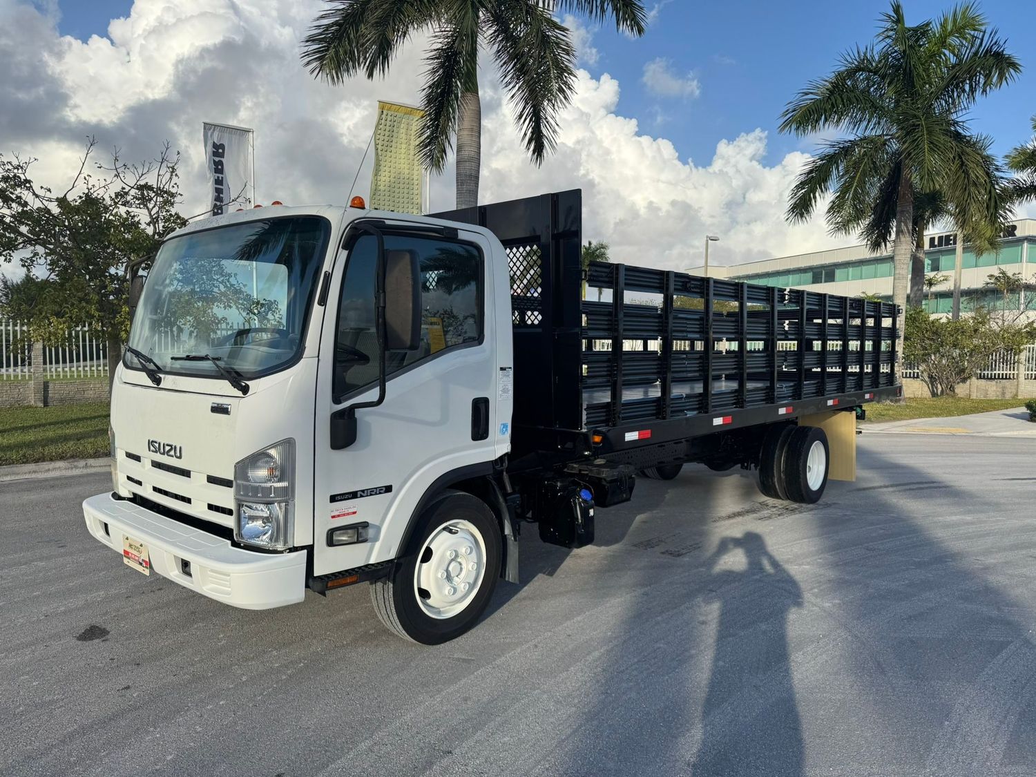 2014 ISUZU NRR W/22'FT STAKE BODY FLAT BED