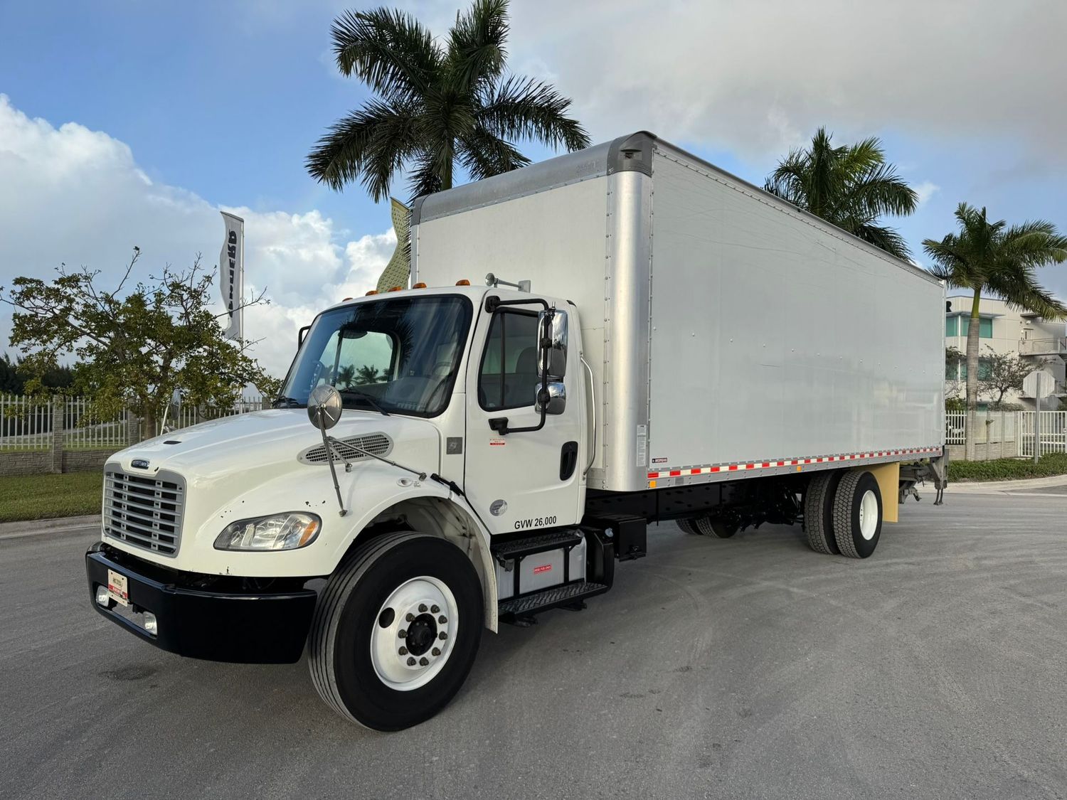 2019 FREIGHTLINER M2 W/26'FT BOX WITH ALUMINUM TUCK AWAY LIFT GATE
