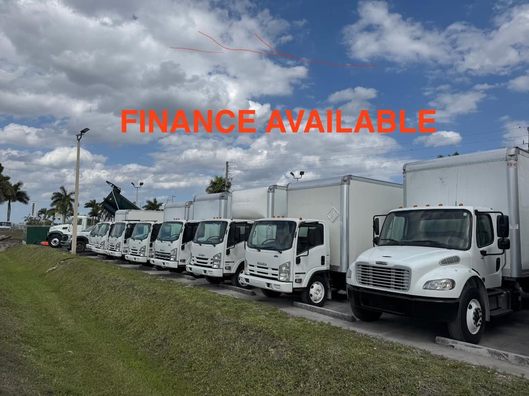 FREIGHTLINERS W/26'FT BOX AND ISUZU BOX TRUCKS BOX