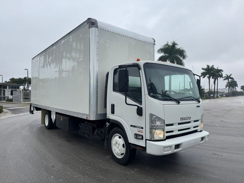 2014 ISUZU NRR W/22'FT BOX WITH STEEL TUCK AWAY LIFT GATE