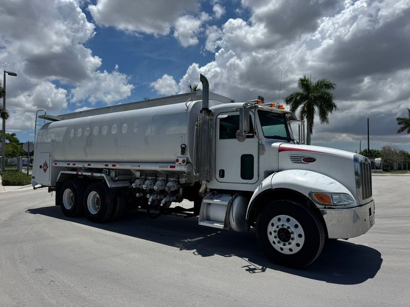 2006 PETERBILT 335 TANKER TRUCK