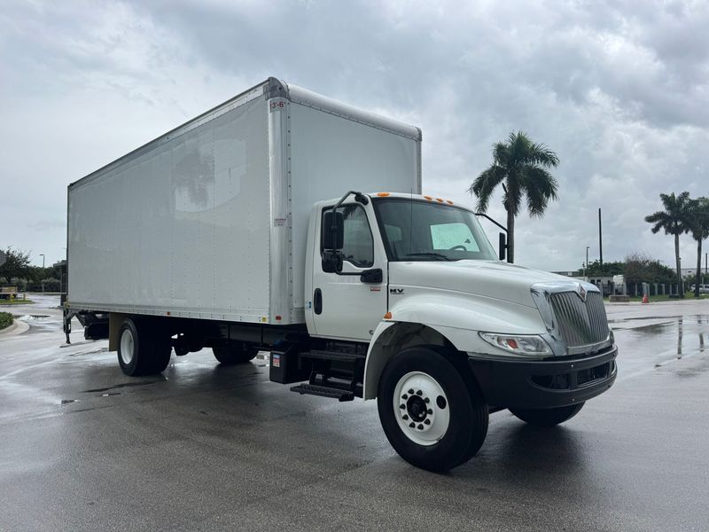 2022 INTERNATIONAL MV W/26'FT BOX WITH TUCK AWAY ALUMINUM LIFT GATE
