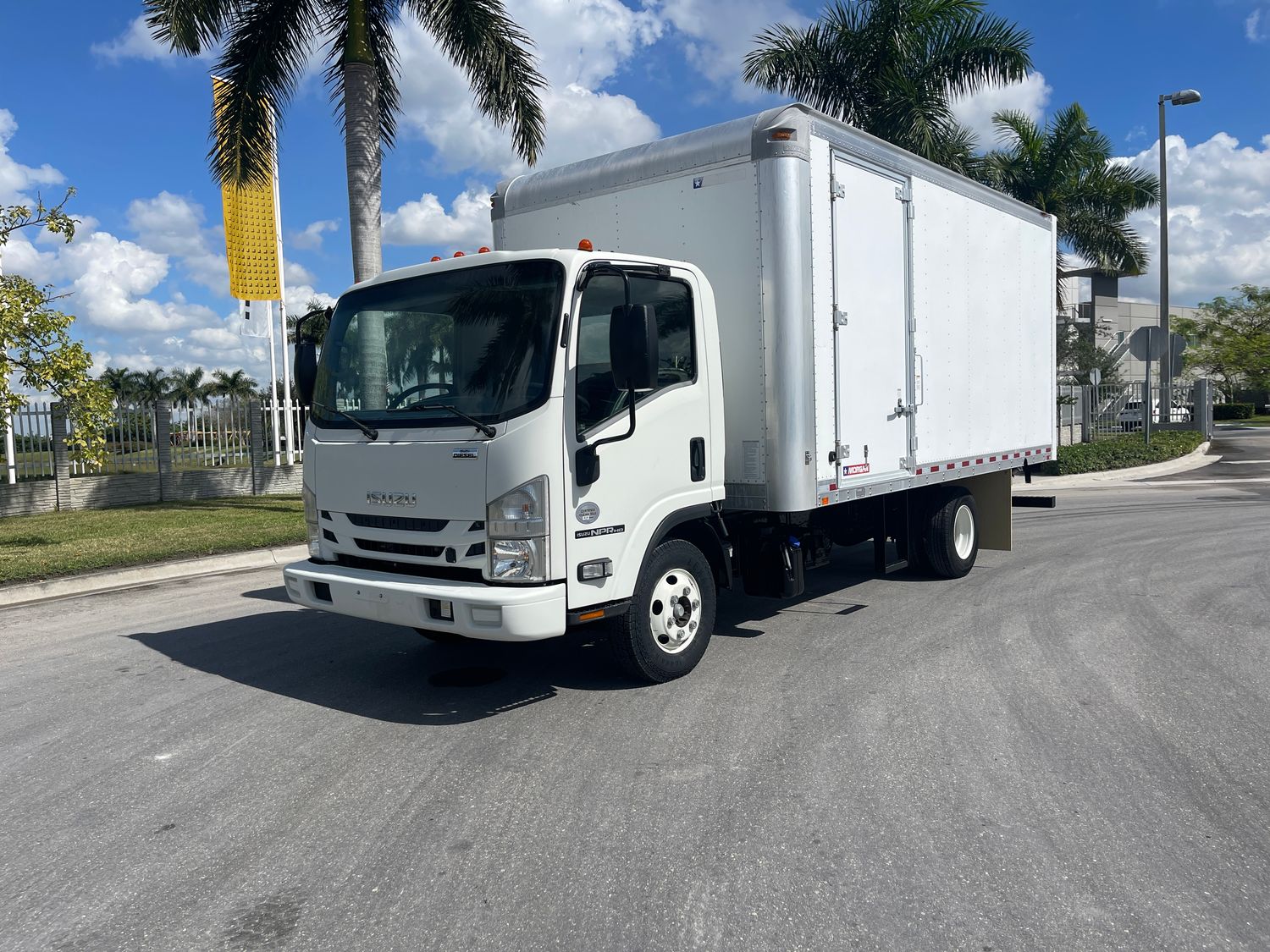 2019 ISUZU NPR HD W/16' FT BOX 2019 ISUZU NPR HD W/16' FT BOX