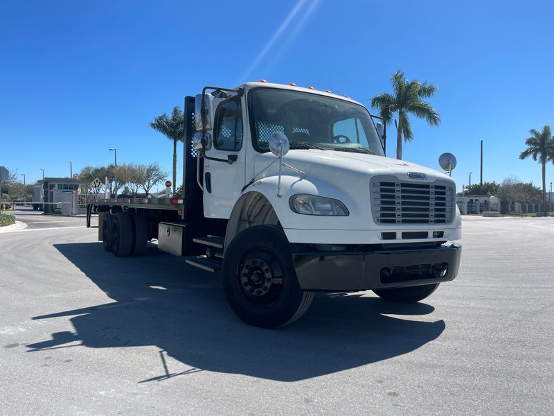 2016 FREIGHTLINER M2106 W/28'FT DIAMOND PLATE FLATBED