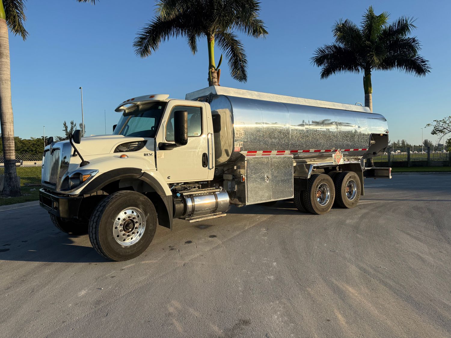 2020 INTERNATIONAL HV FUEL TRUCK
