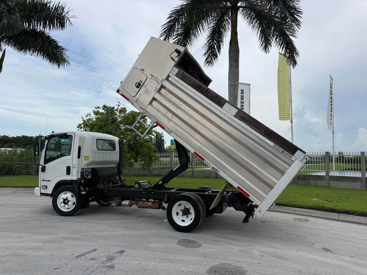 2016 ISUZU NPR W/2024 ALUMINUM DUMP BODY 2016 ISUZU NPR W/2024 ALUMINUM DUMP BODY