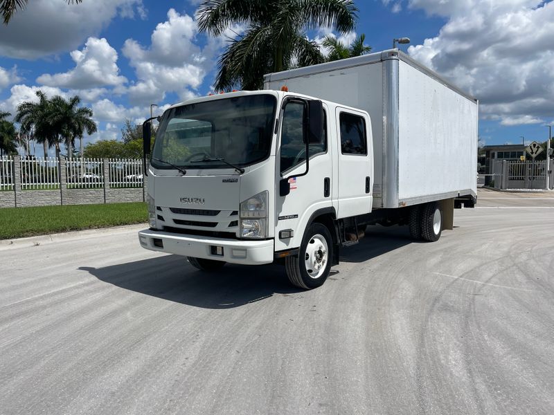 2017 ISUZU NPR HD CREW CAB W/16'FT BOX W/DOVETAIL HYDRAULIC RAMP 2017 ISUZU NPR HD CREW CAB W/16'FT BOX W/DOVETAIL HYDRAULIC RAMP