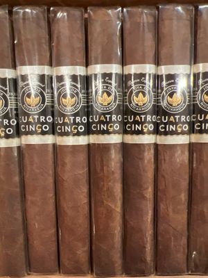 JDN Cuatro Cinco Toro