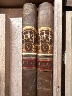 Oliva Serie V Melanio Churchill