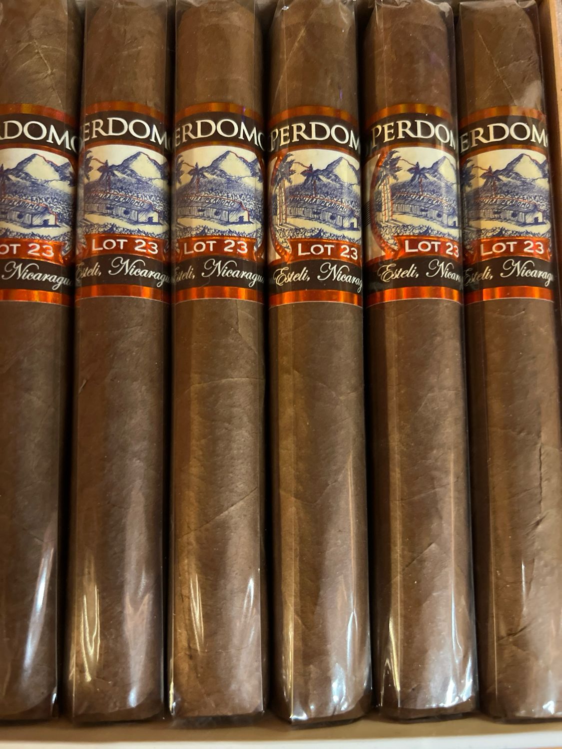 PERDOMO LOT 23 - Single Cigar
