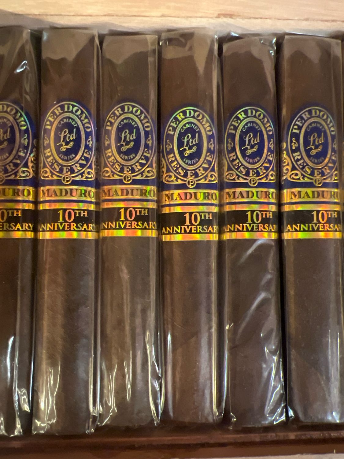 Perdomo 10th Anniversary Maduro Super Toro 6x60 - Single Cigar