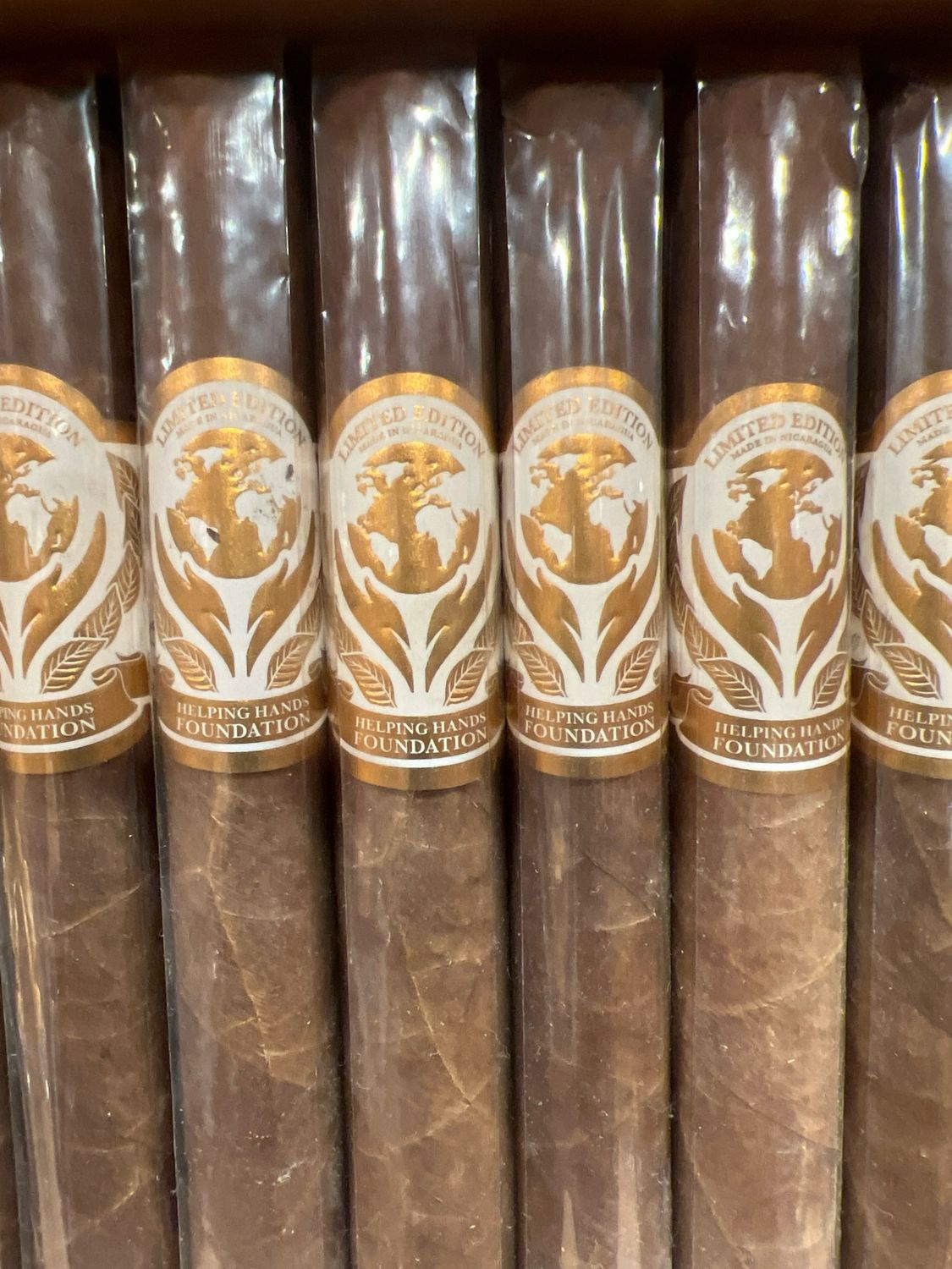 Oliva - Helping Hands LE Cigar Box